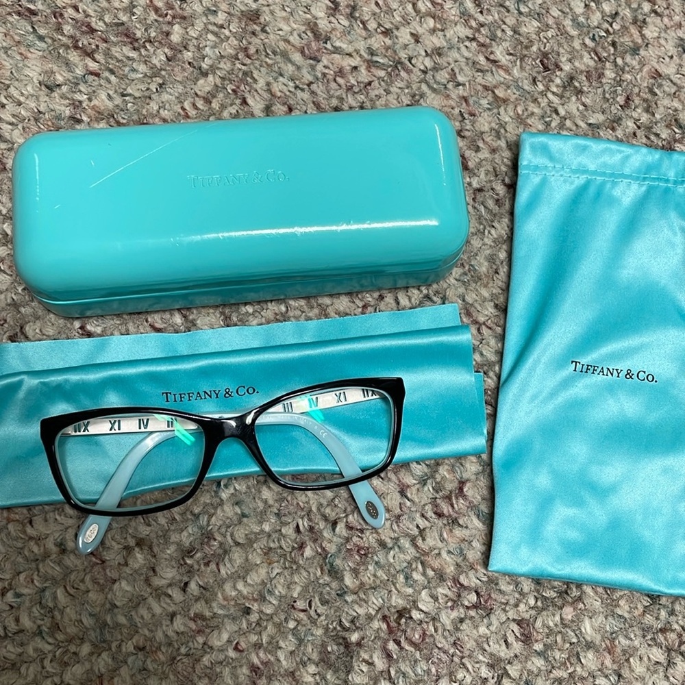 Tiffany glasses/case/dustcloth/ travel pouch- new